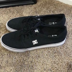 DC tennis shoes